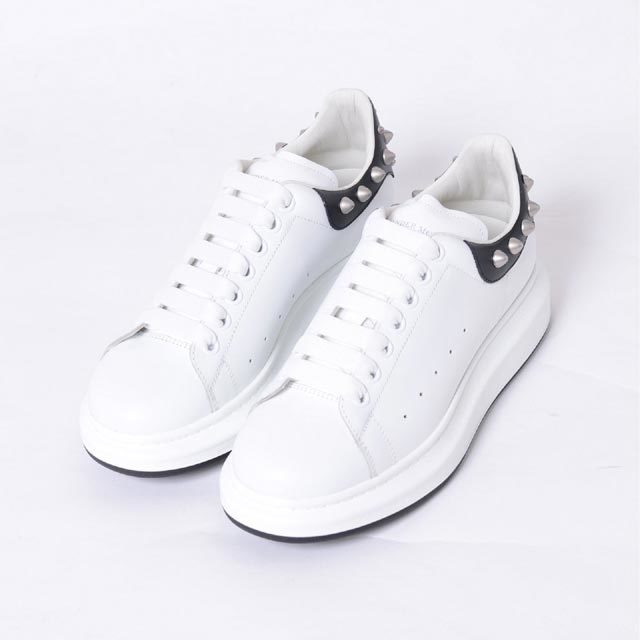 アレキサンダーマックイーン Alexander McQueen スタッズ付き アレキサンダーマックイーン Alexander McQueen スタッズ付き