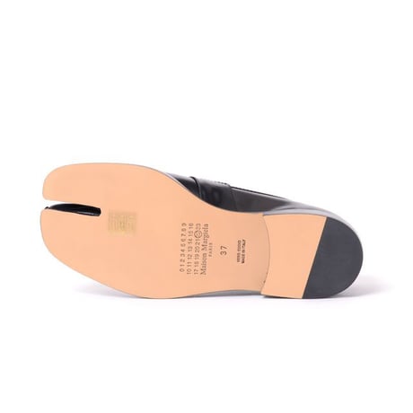メゾン マルジェラ Maison Margiela Tabiローファーシューズ エナメル ブラック