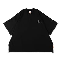 SEE SEE x S.F.C SUPER BIG BORDER SS TEE 【BLACK】