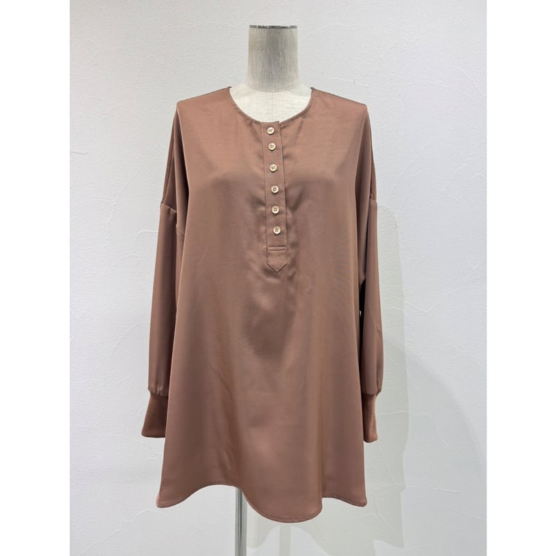 CYAN AW2025先行予約】グロッシーヘンリーリブブラウス(507394