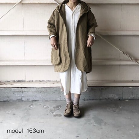 山に登れないマウンテンパーカー  milk tea beige