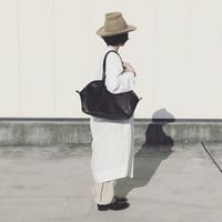 持ち手の長いファスナーの無いボストン　leather