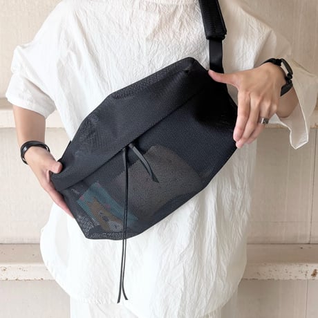 zip bag L  メッシュ black,white