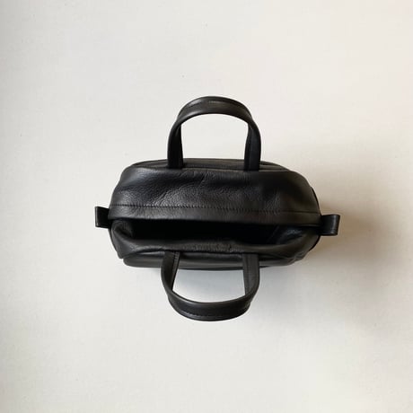 ファスナーの無いミニボストン　色移りしにくいblack