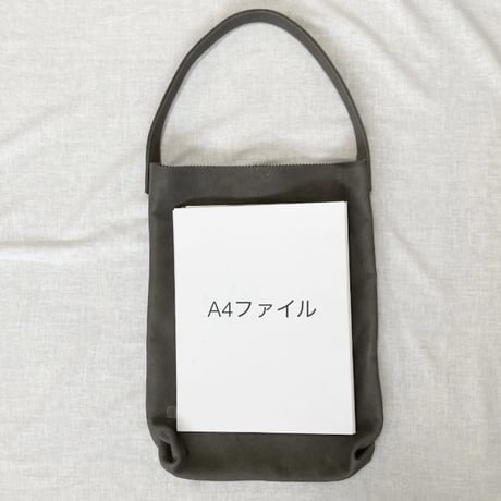 ちょっとタテ長のぎざぎざショルダー gray