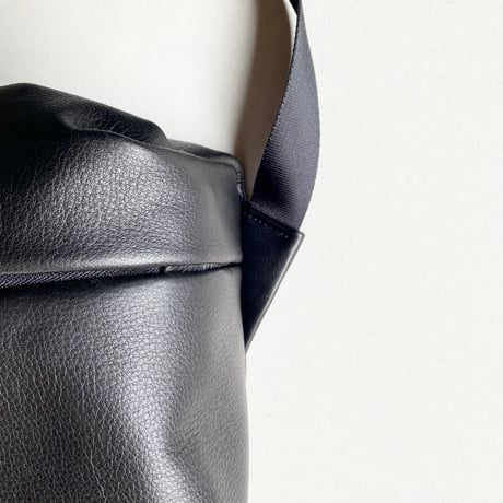 zip bag L  leather