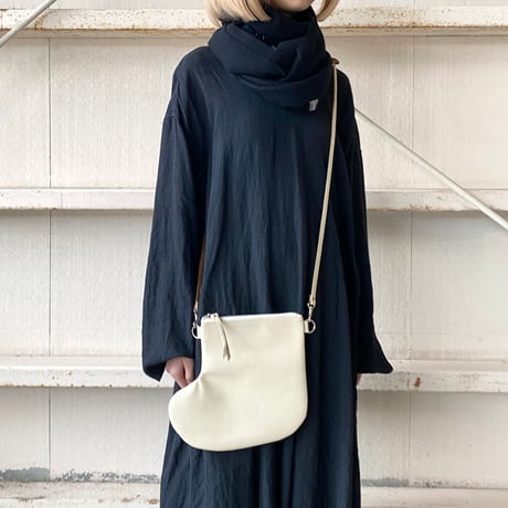 くつした zip bag ivory