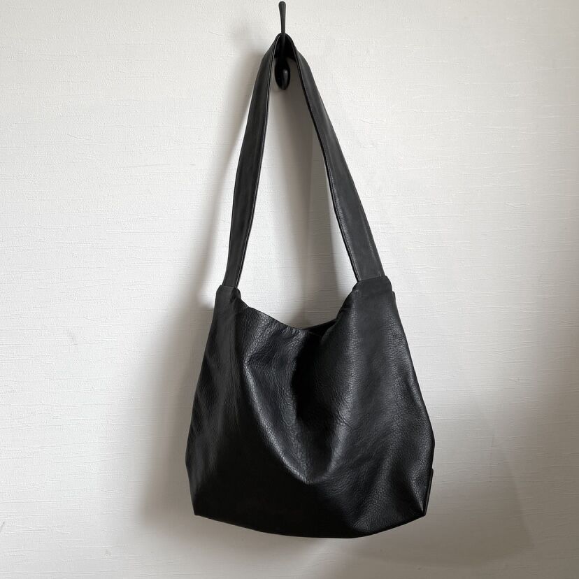 ミドルショルダー leather 斜めがけ80cm black,gray | odd