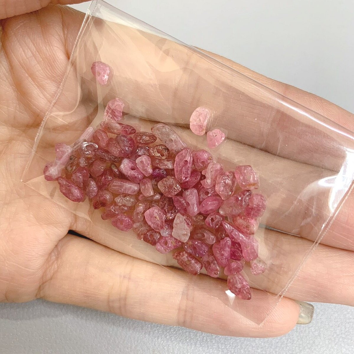 高級ランク】【穴あき】 さざれ石 ピンクトルマリン 天然石 5g [G-61