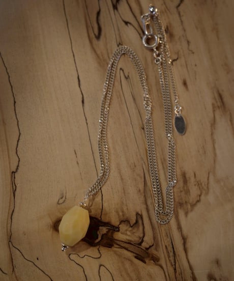 YELLOW JADE NECKLACE