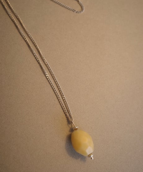YELLOW JADE NECKLACE