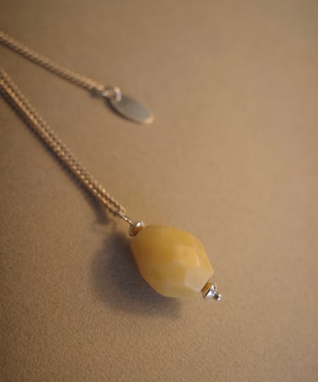 YELLOW JADE NECKLACE
