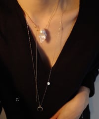 BAROQUE PEARL+GOLD CHAIN NECKLACE
