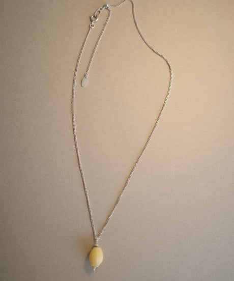 YELLOW JADE NECKLACE