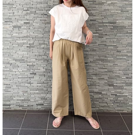 エンボスロゴバックジップTシャツ