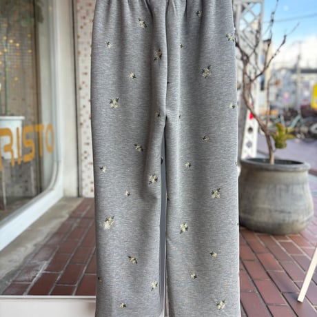フラワー刺繍ボンディングパンツ