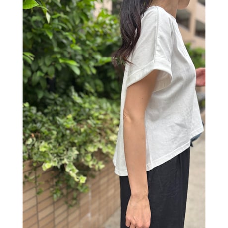 パールビジューロゴショート丈Tシャツ