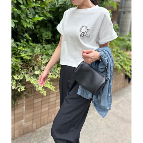 パールビジューロゴショート丈Tシャツ