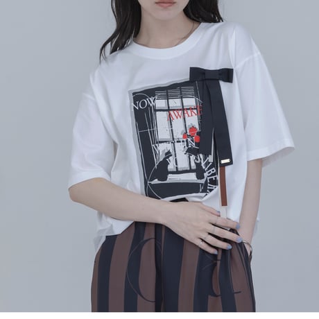 モノクロアートプリントリボンモチーフTシャツ