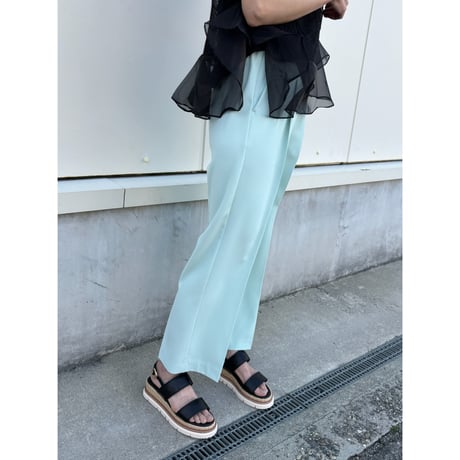 タックワイドストレートパンツ