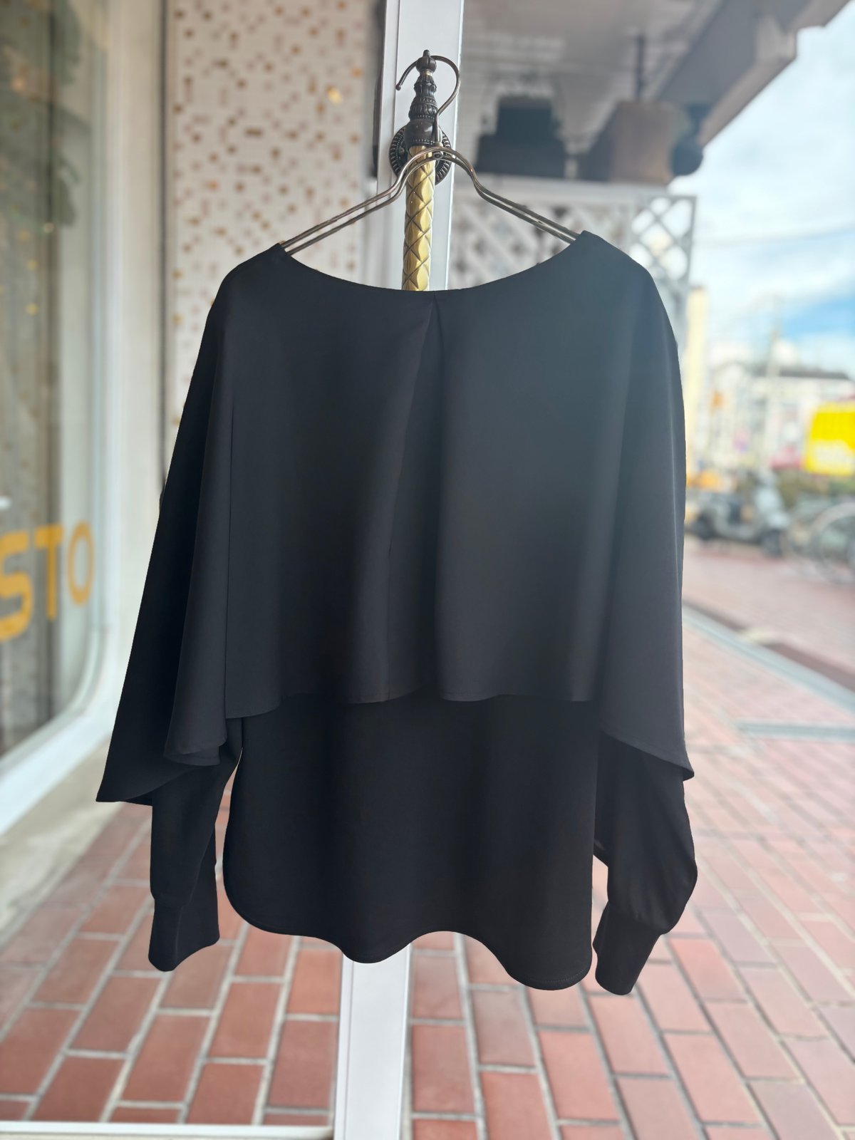 美品✨アドーア　レイヤード　ケープ　プルオーバー　フリル　ウール　黒　38 ケープレイヤードプルオーバー | KARISTO