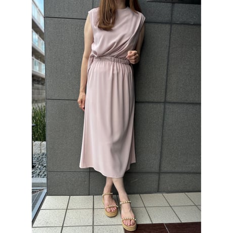 バックサテンレイヤード風ワンピース