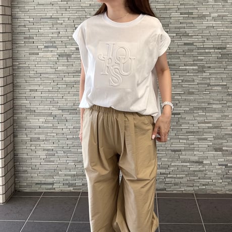 エンボスロゴバックジップTシャツ