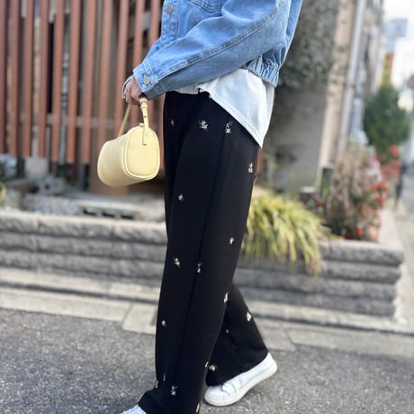 フラワー刺繍ボンディングパンツ