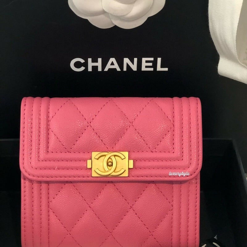 CHANEL 折りたたみ財布