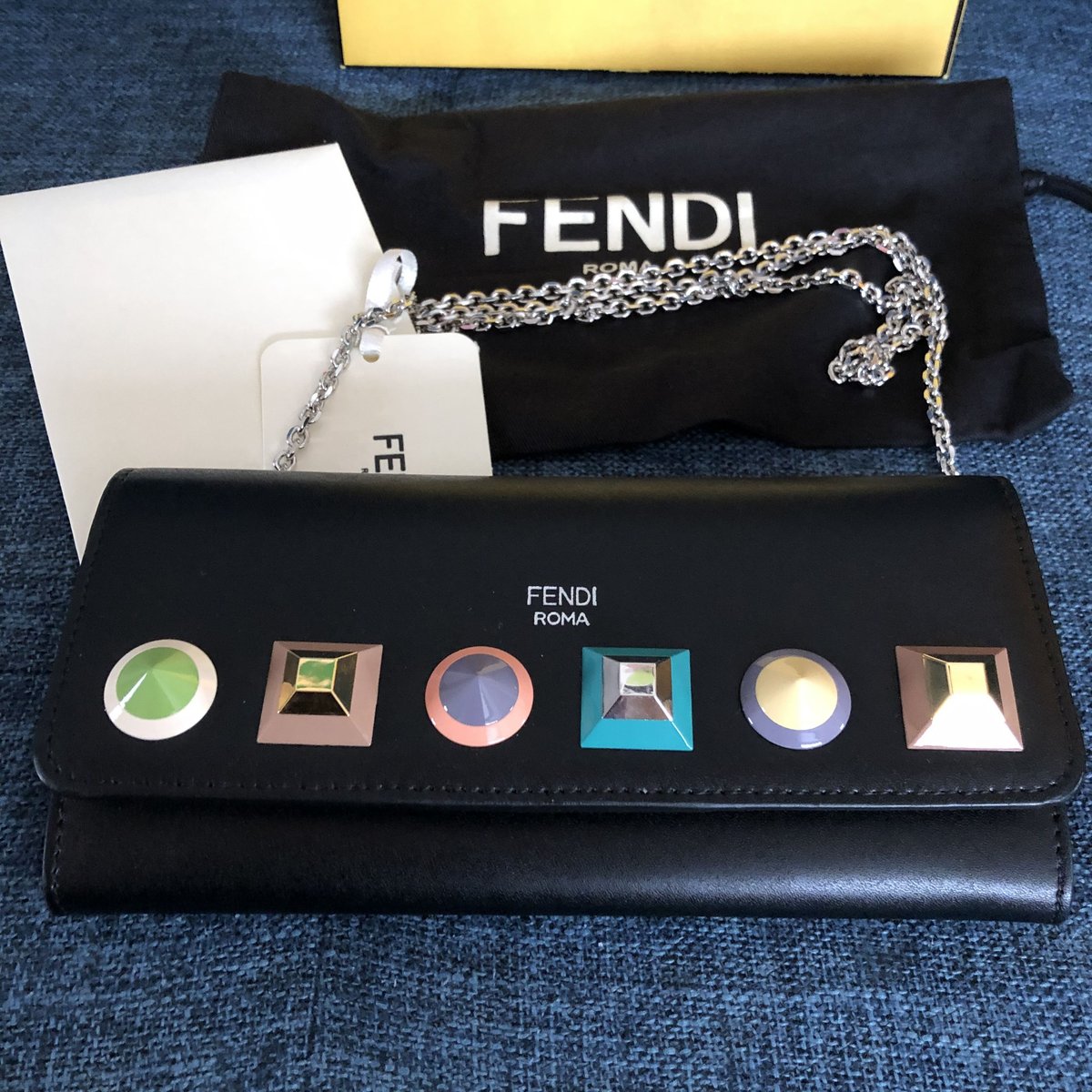 新品 正規 Fendi フェンディ レインボースタッズ チェーンウォレット