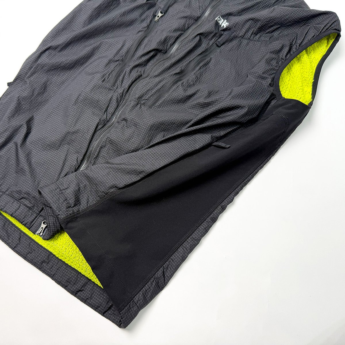 Tilak+POUTNIK】Spike Vest | gearism store