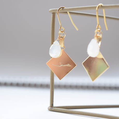 ピアス　rhombus/Gold  ムーンストーンHC