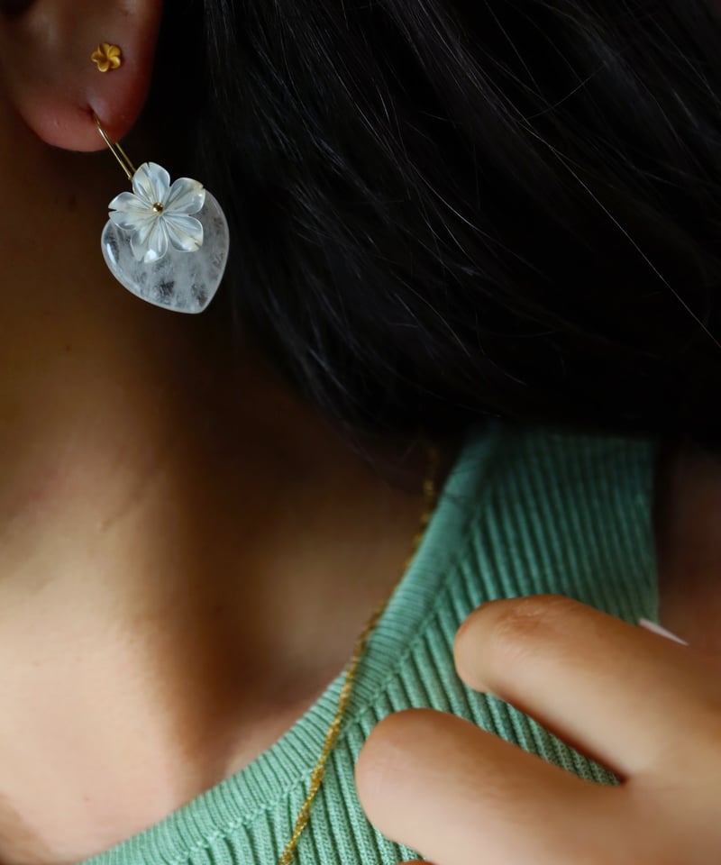 天然石とプルメリアピアス イヤリング 天然石クリスタルクォーツ×プルメリアピアス | Mariee's