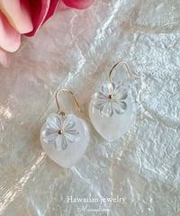 天然石クリスタルクォーツ×プルメリアピアス