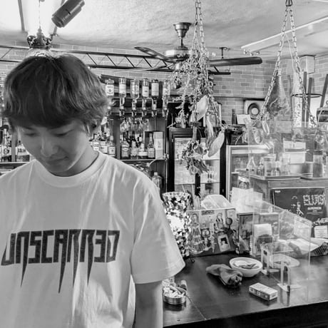 UNSCARRED T-shirt (White×Black)