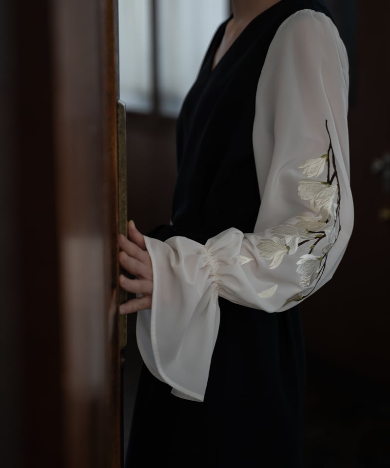 花を着るワンピース#02【白木蓮】-navy- | iCONOLOGY