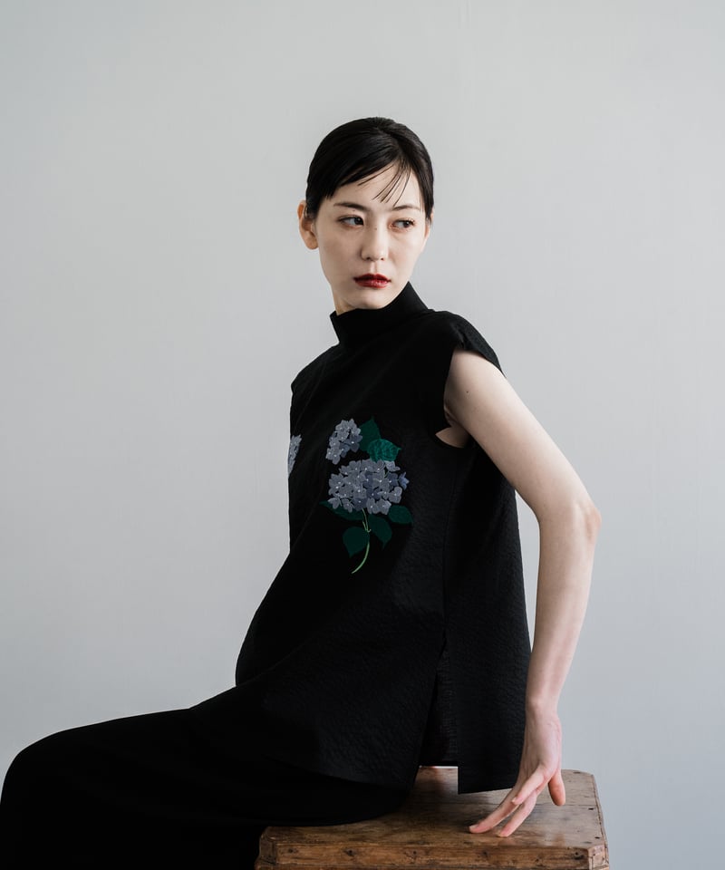 花を着るブラウス#01【紫陽花】-black- | iCONOLOGY 花を着るブラウス#01【紫陽花】-black- | iCONOLOGY