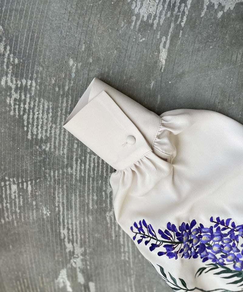 【GW値下げ中」iconology イコノロジー　藤刺繍　花を着るブラウス 花を着るブラウス#05【藤】-ecru- | iCONOLOGY