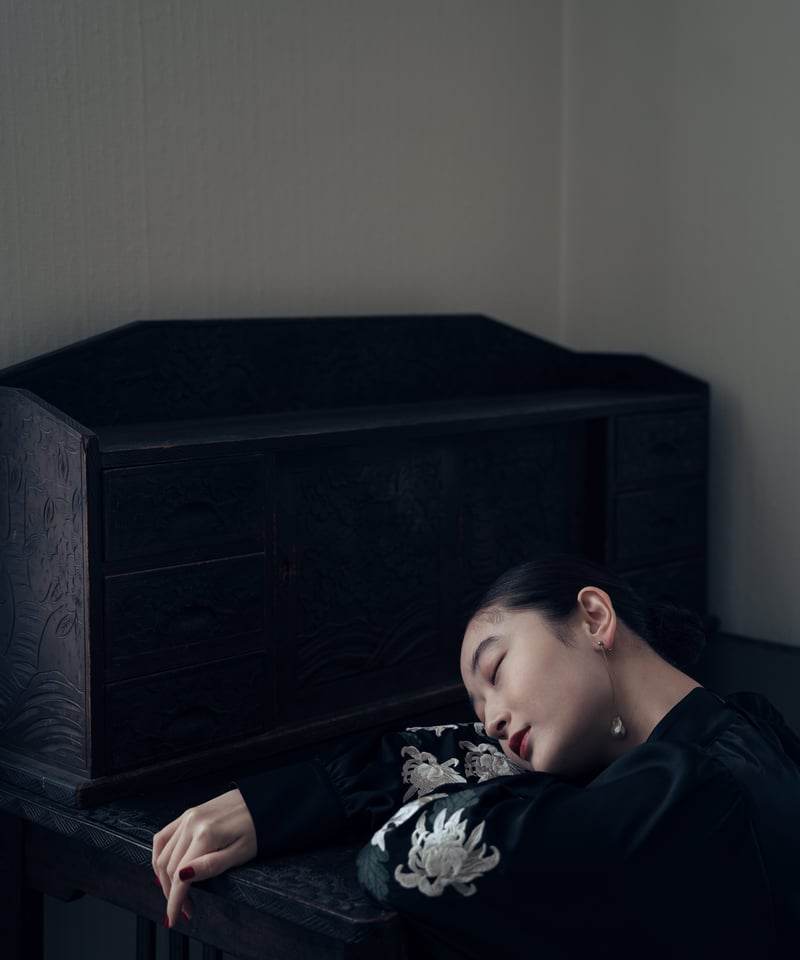花を着るブラウス#05【菊】-black- | iCONOLOGY
