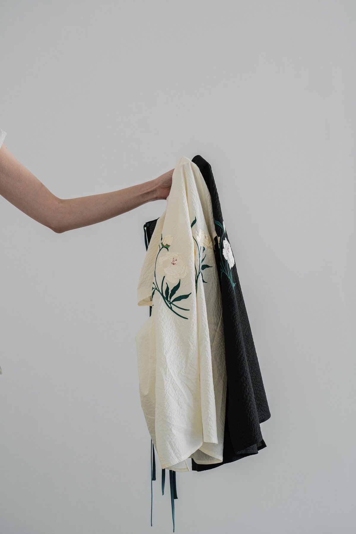 花を着るブラウス#01【芍薬】-ivory- | iCONOLOGY 花を着るブラウス#01【芍薬】-ivory- | iCONOLOGY