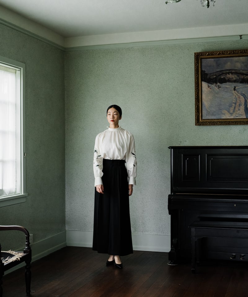 iCONOLOGY 花を着るブラウス　菊 花を着るブラウス#05【菊】 -white- | iCONOLOGY