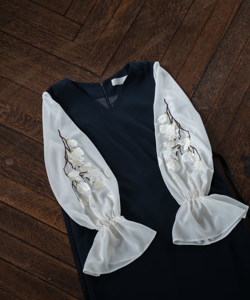 花を着るワンピース#02【白木蓮】-navy- | iCONOLOGY