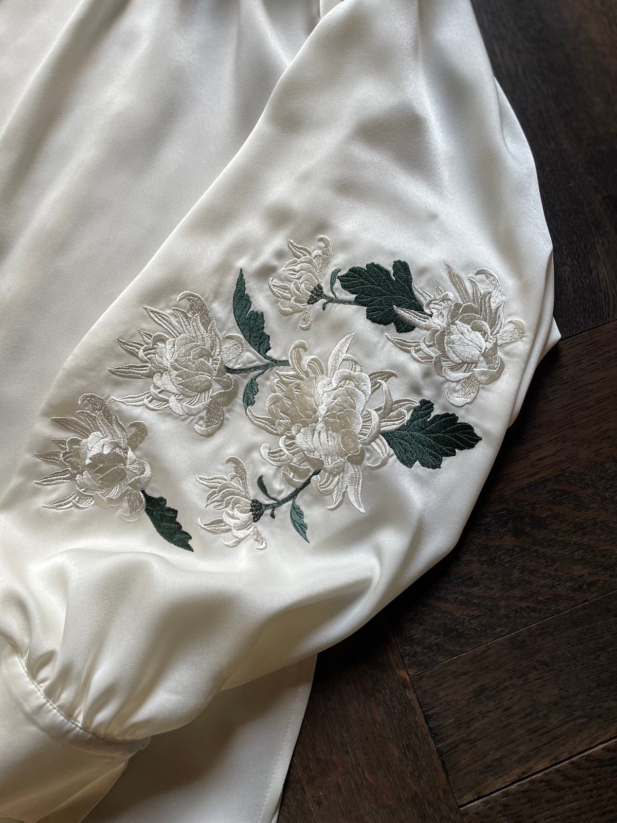 花を着るブラウス#05【菊】-white- | iCONOLOGY