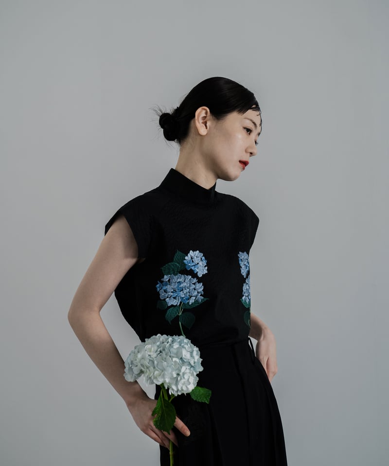 花を着るブラウス#01【紫陽花】-black- | iCONOLOGY 花を着るブラウス#01【紫陽花】-black- | iCONOLOGY