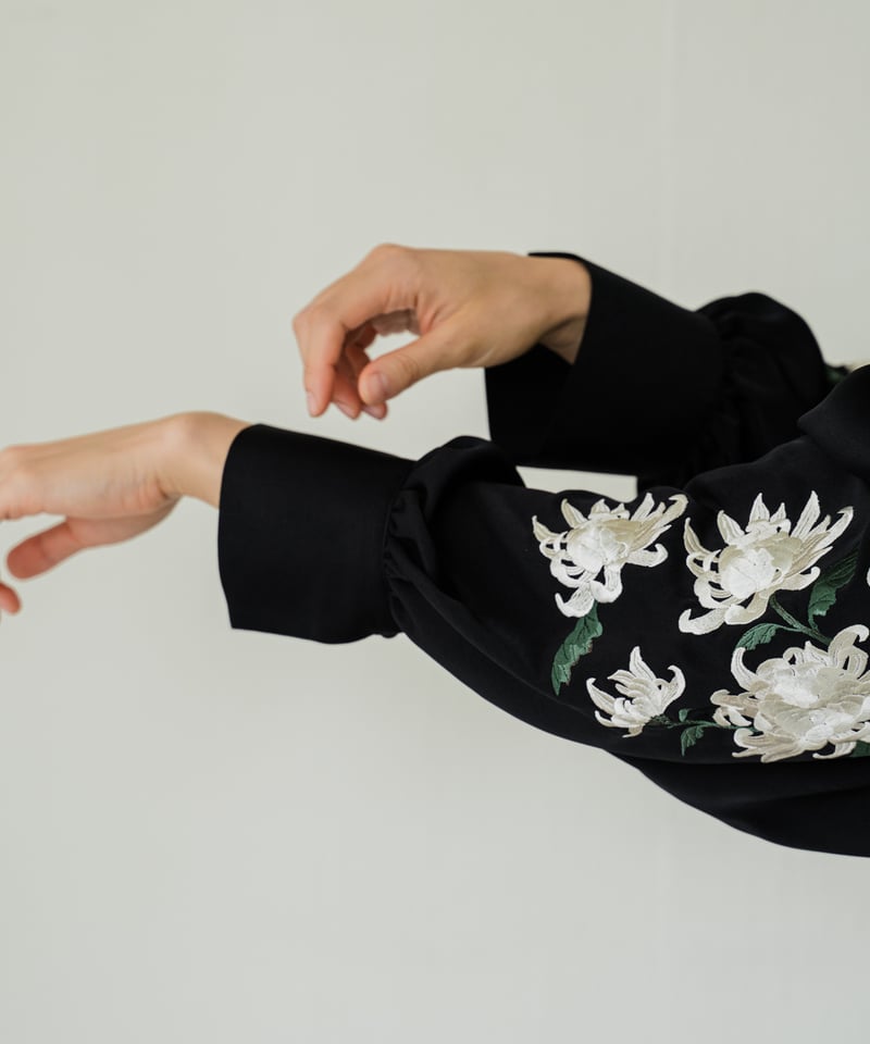 iCONOLOGY 花を着るブラウス　菊 花を着るブラウス#05【菊】 -white- | iCONOLOGY