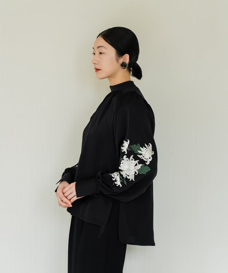 iconology　花を着るブラウス#05【菊】　Black 花を着るブラウス#05【菊】 -black- | iCONOLOGY