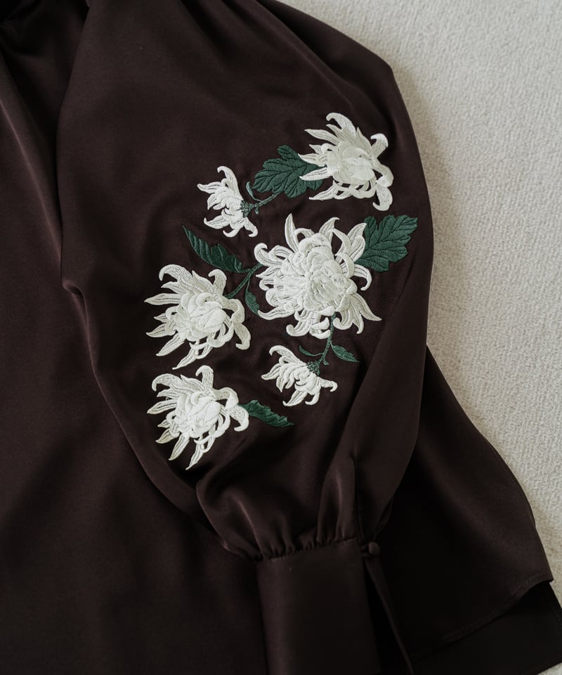 iCONOLOGY 花を着るブラウス　菊 花を着るブラウス#05【菊】 -black- | iCONOLOGY