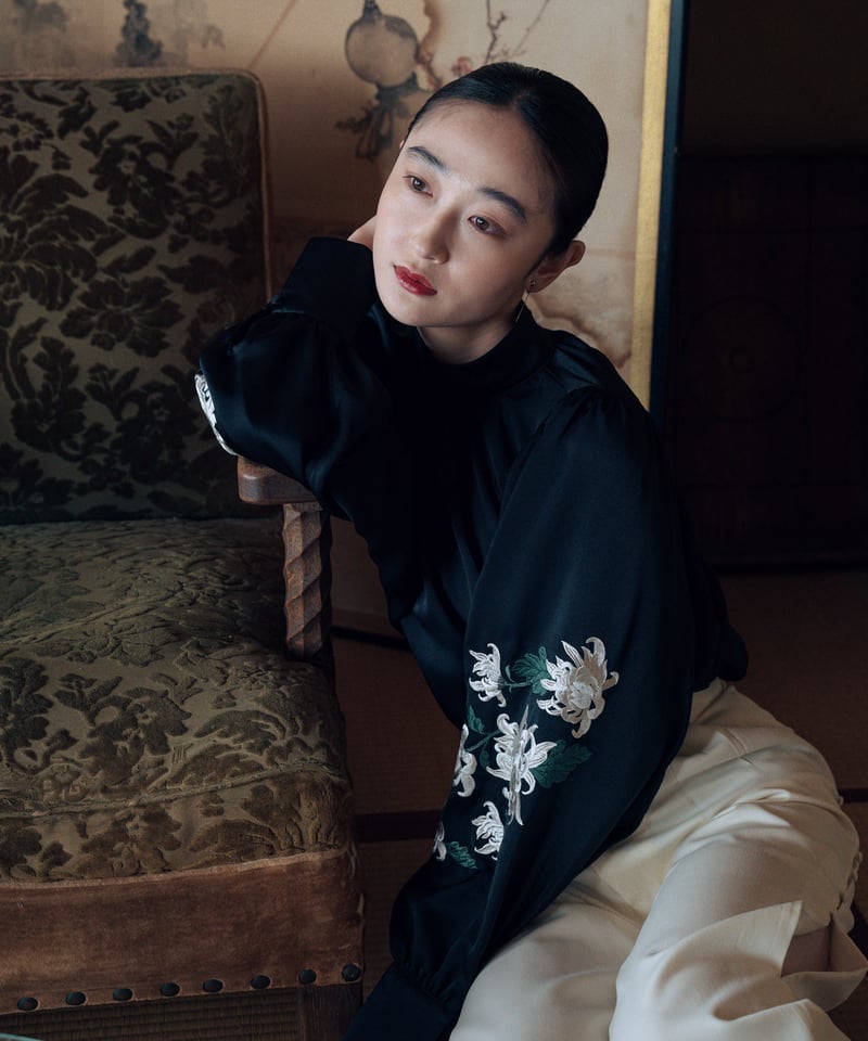 花を着るブラウス#05【菊】-black- | iCONOLOGY 花を着るブラウス#05【菊】-black- | iCONOLOGY