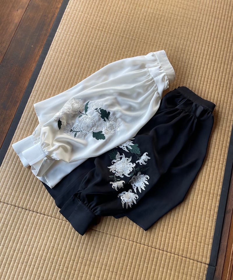 花を着るブラウス#05【菊】-white- | iCONOLOGY 花を着るブラウス#05【菊】-white- | iCONOLOGY