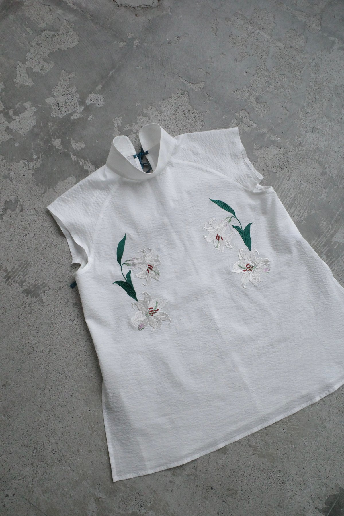 花を着るブラウス#01【百合】-white- | iCONOLOGY